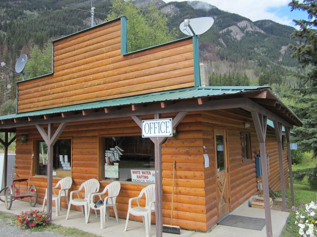 Mount Robson Lodge מראה חיצוני תמונה
